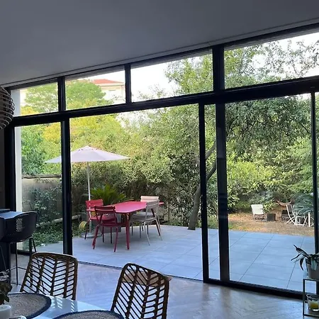 Echoppe Renovee Avec Jardin